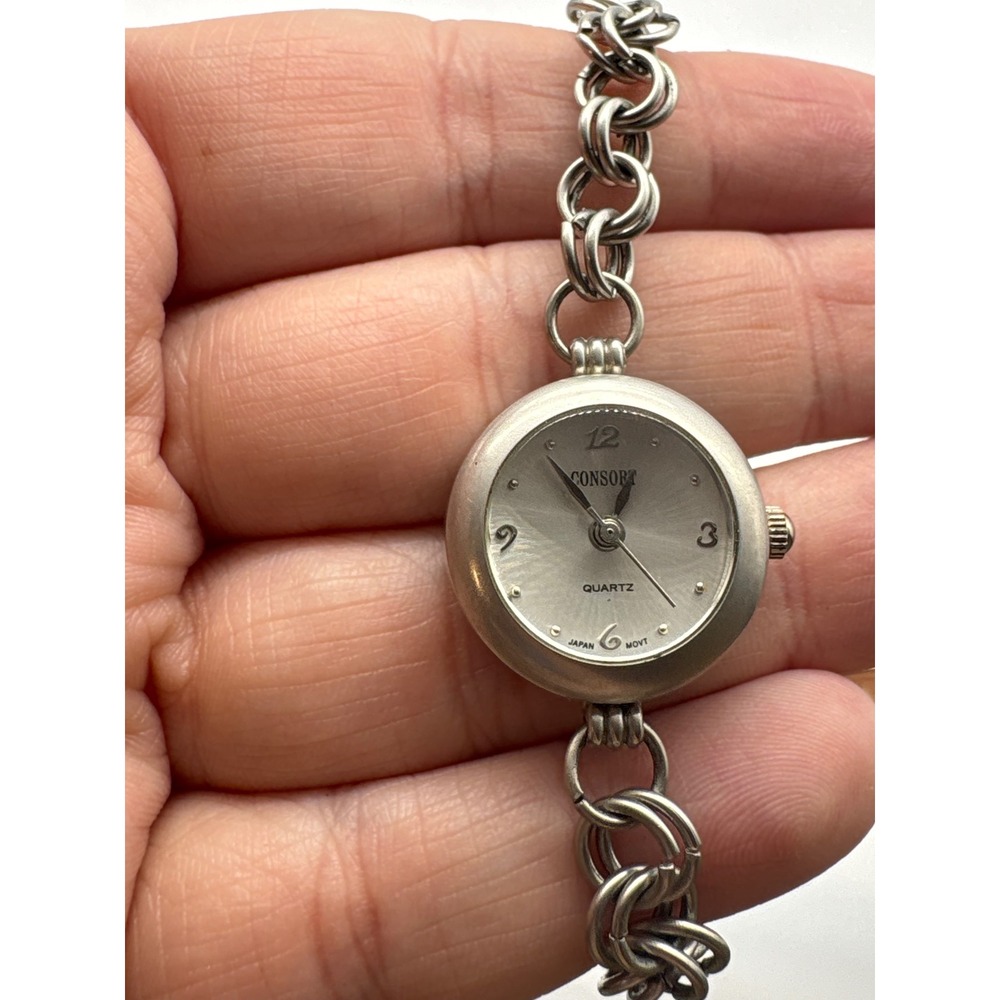 Vintage Consort Womens Silver Tone Chain Link Bracelet Watch CONU 1040-E45